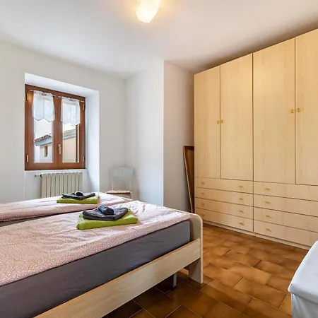 Casa Luisa Garda アパート トレモージネ